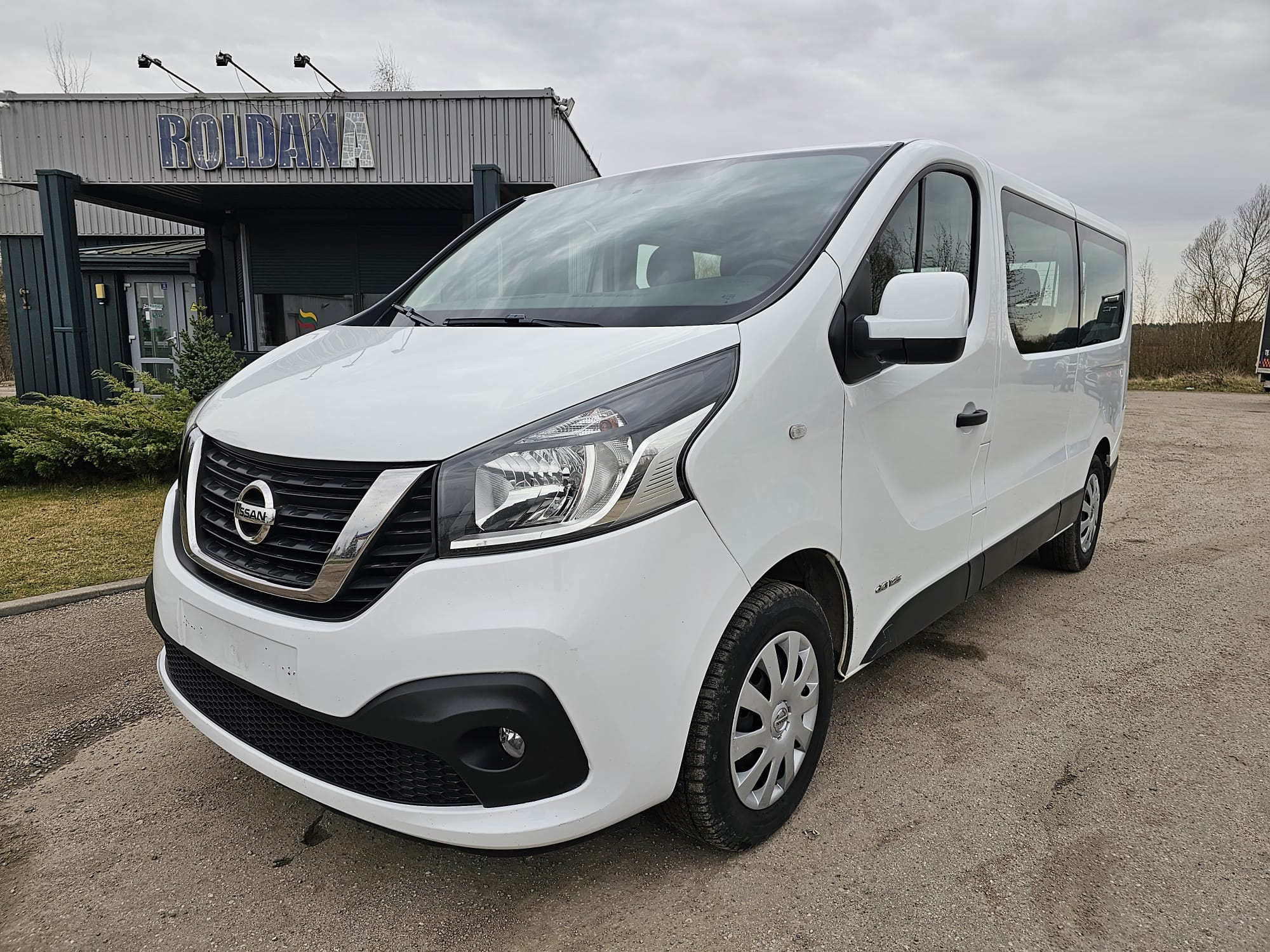 Nissan NV300, 1.6 l., passenger minibus, 2018-05/naudoti automobiliai/Roldana