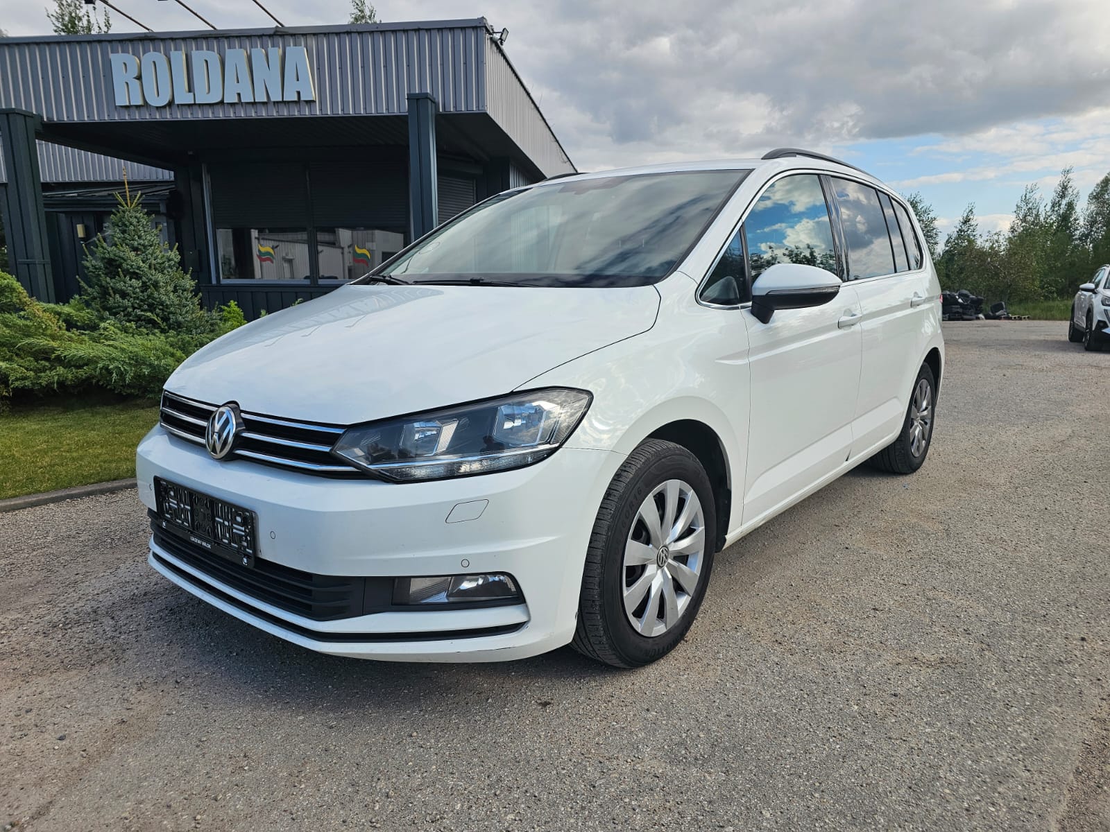 Volkswagen Touran, 1.6 l., mpv / minivan, 2017-05/naudoti automobiliai/Roldana