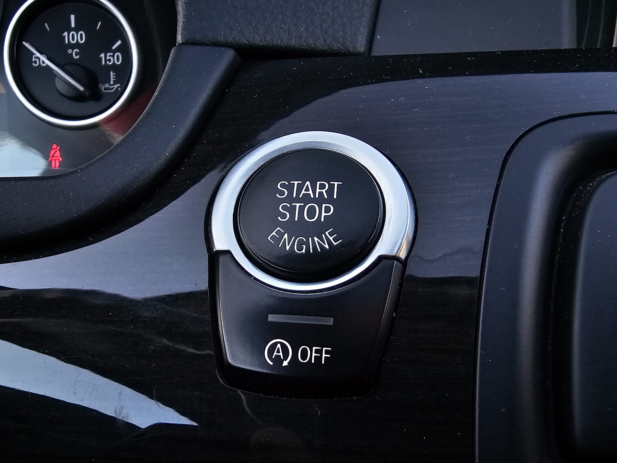 BMW 525, 2.0 l., sedanas, 2012-03/naudoti automobiliai/Roldana
