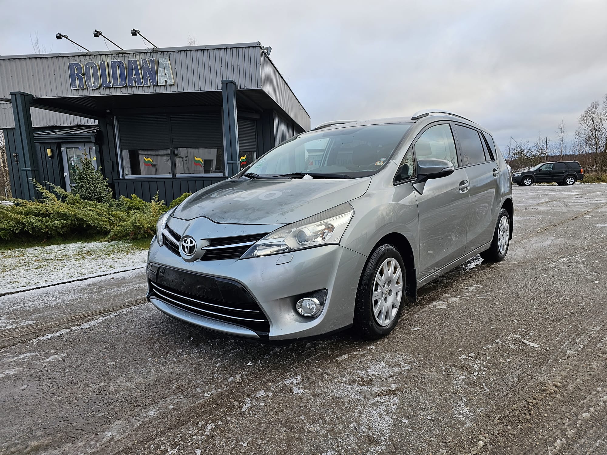 Toyota Verso, 2.0 l., mpv / minivan, 2013-10/naudoti automobiliai/Roldana