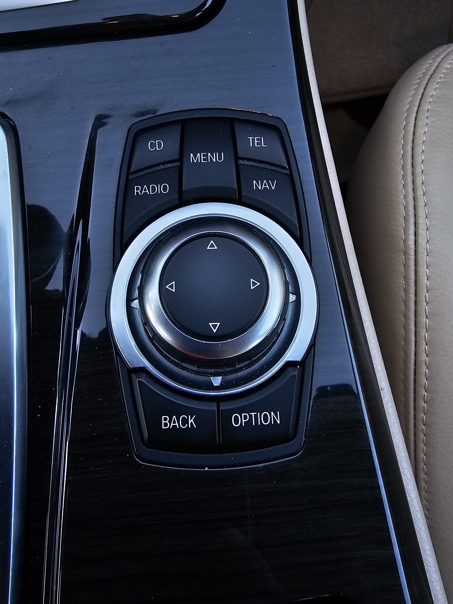 BMW 525, 2.0 l., sedanas, 2012-03/naudoti automobiliai/Roldana