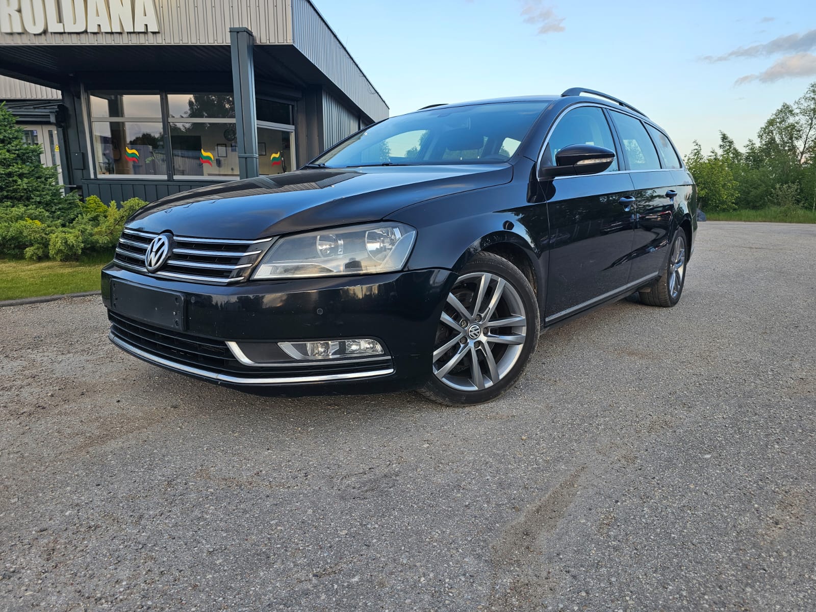 Volkswagen Passat, 2.0 l., wagon, 2011-03/naudoti automobiliai/Roldana