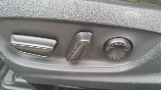 Toyota Camry, 2.5 l., sedanas, 2019