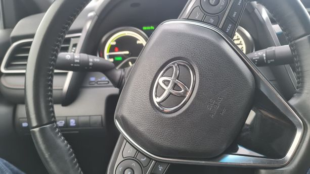 Toyota Camry, 2.5 l., sedanas, 2019
