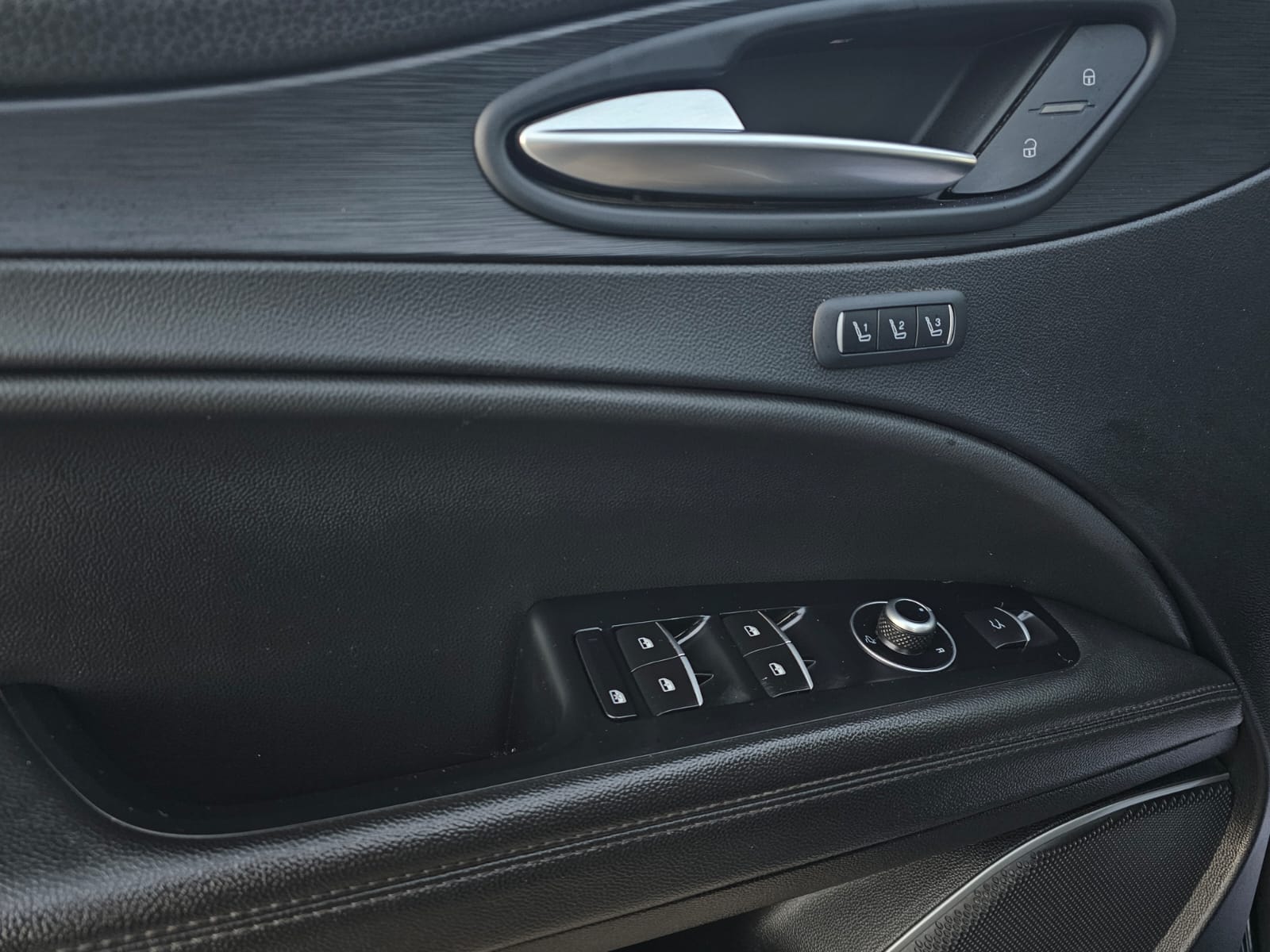 Alfa Romeo Stelvio, 2.1 l., visureigis / krosoveris, 2018-02/naudoti automobiliai/Roldana
