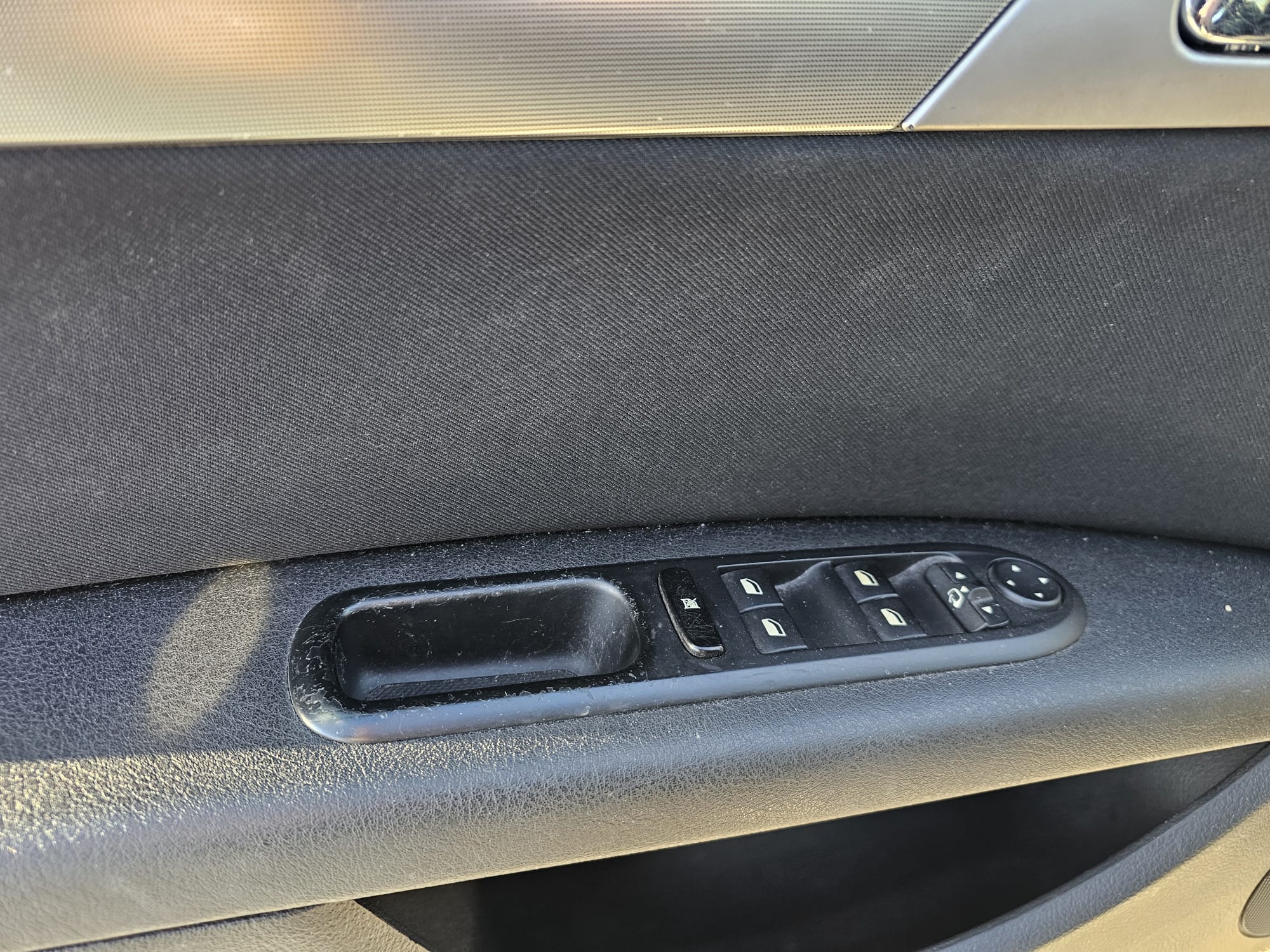 Peugeot 407, 2.0 l., sedanas, 2008-05/naudoti automobiliai/Roldana