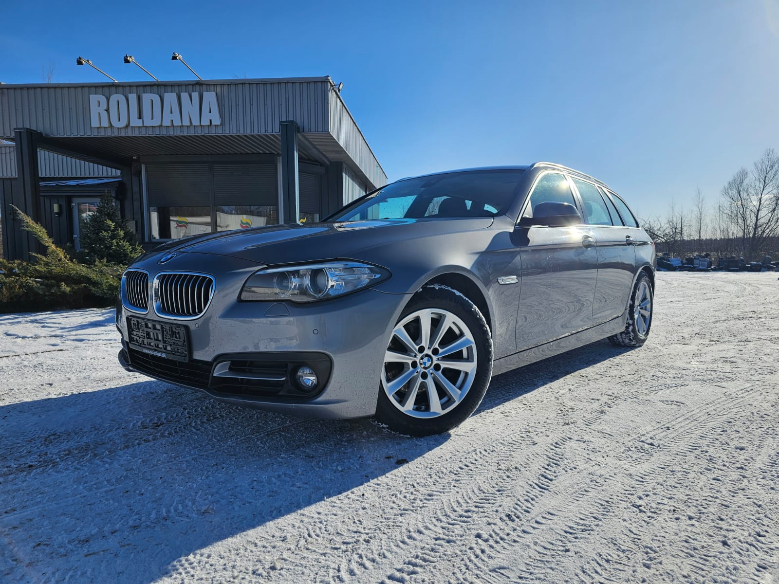 BMW 520, 2.0 l., universalas, 2014-07/naudoti automobiliai/Roldana