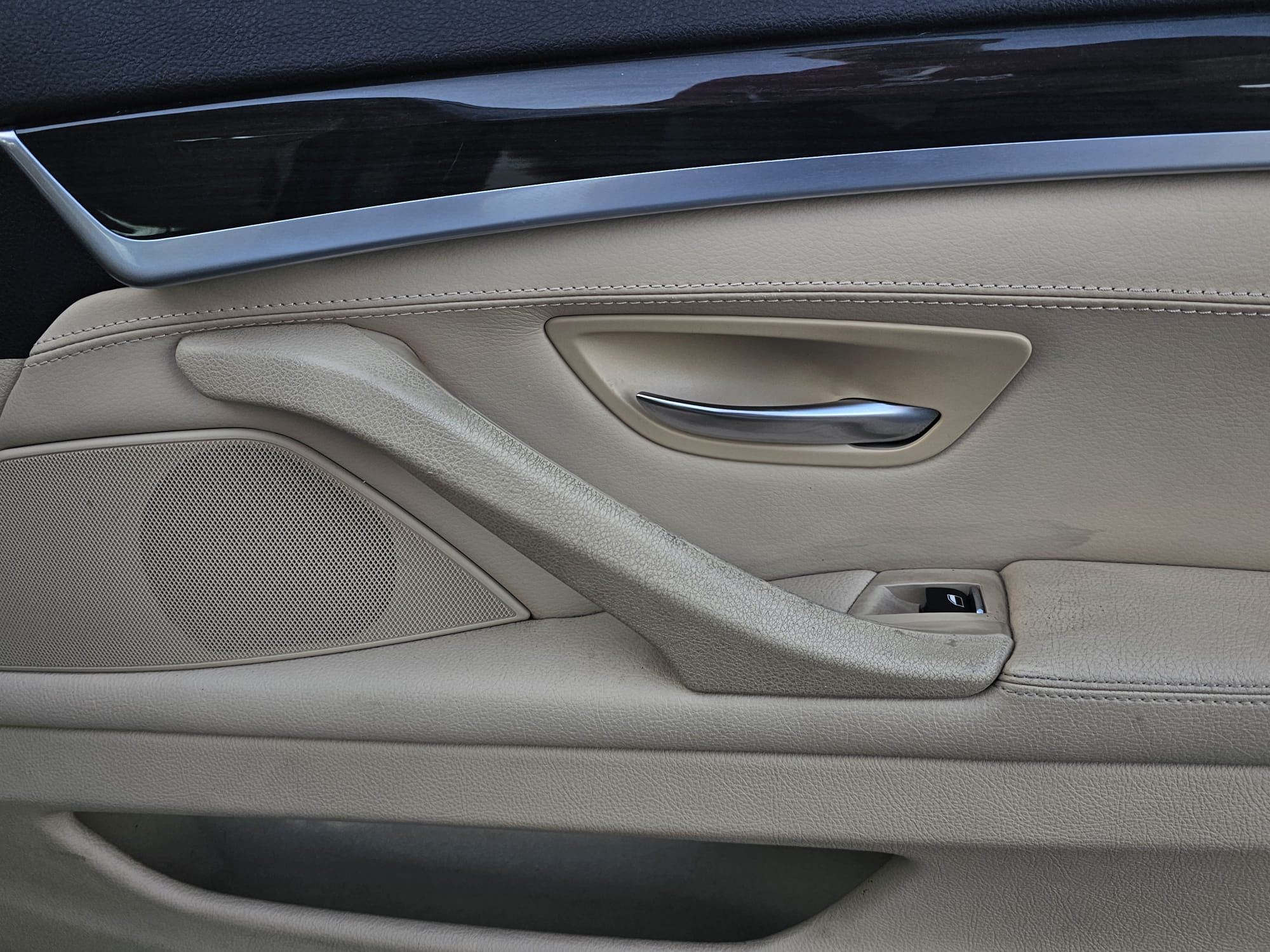 BMW 525, 2.0 l., sedanas, 2012-03/naudoti automobiliai/Roldana