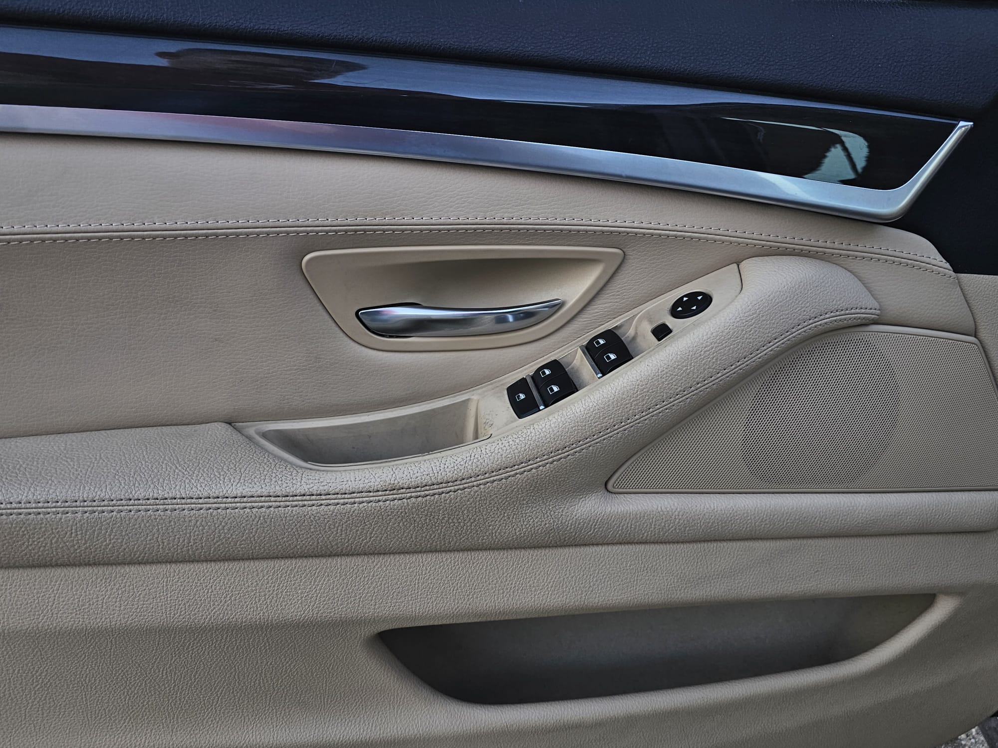 BMW 525, 2.0 l., sedanas, 2012-03/naudoti automobiliai/Roldana