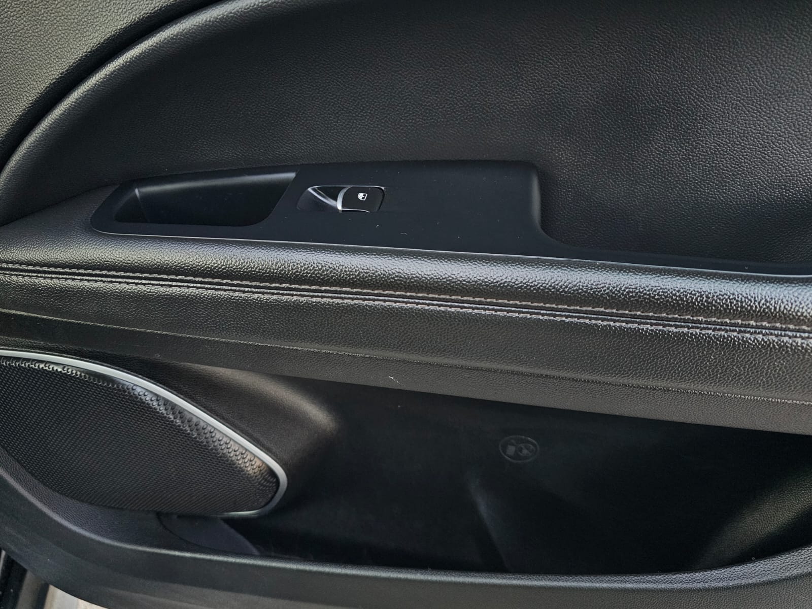 Alfa Romeo Stelvio, 2.1 l., visureigis / krosoveris, 2018-02/naudoti automobiliai/Roldana