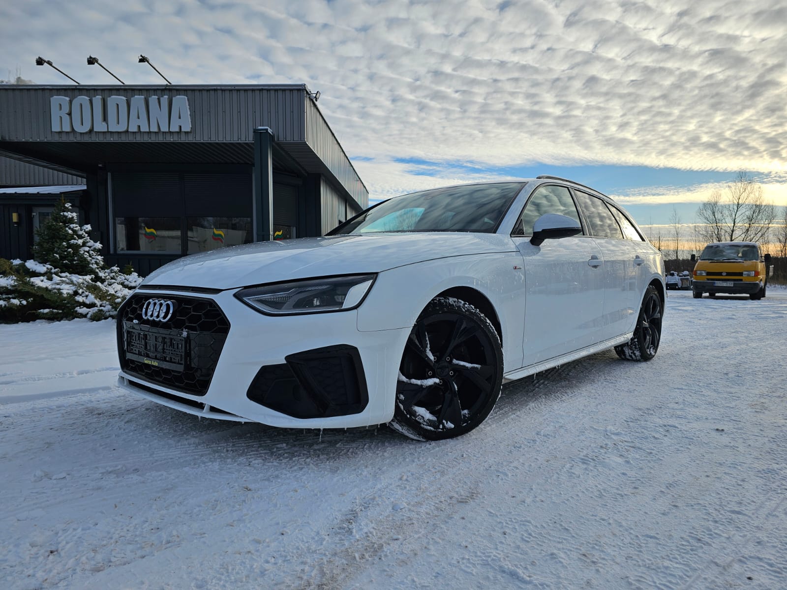Audi A4, 2.0 l., universalas, 2019-10/naudoti automobiliai/Roldana