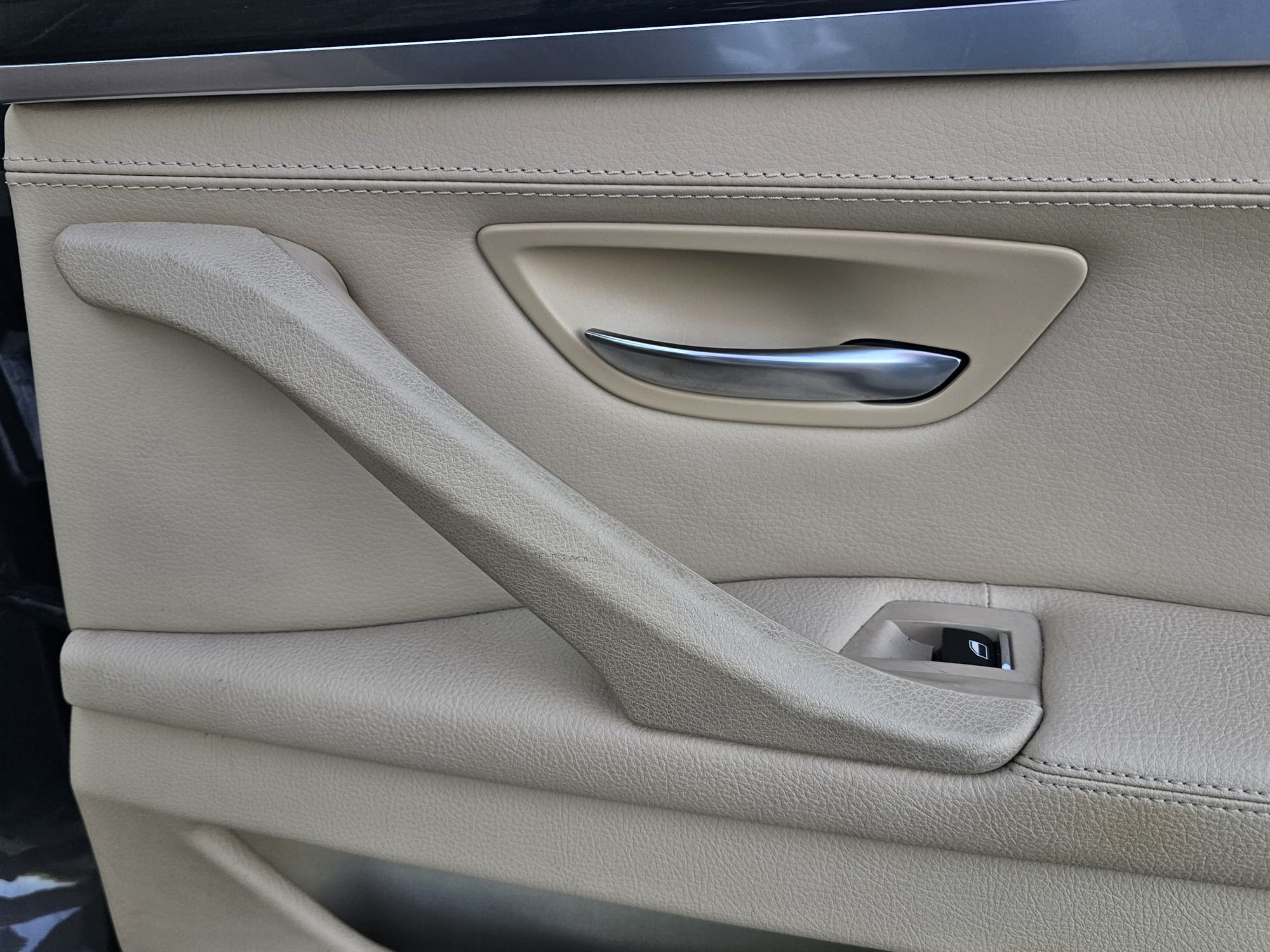 BMW 525, 2.0 l., sedanas, 2012-03/naudoti automobiliai/Roldana